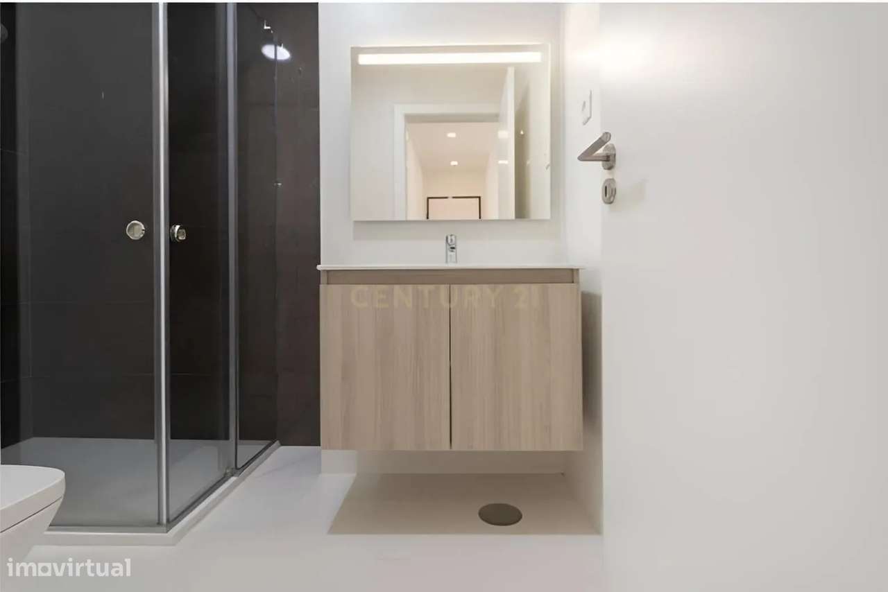 APARTAMENTO T1 TOTALMENTE RENOVADO NA BAIXA DA BANHEIRA-12