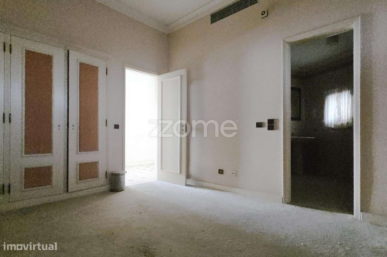 Moradia rara para Reabilitação – Vista Mar | São Pedro Estoril-15