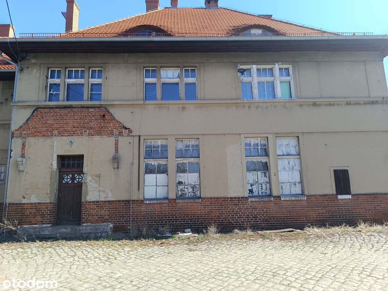 2 lokale mieszkalne i 2 lokale użytkowe-1