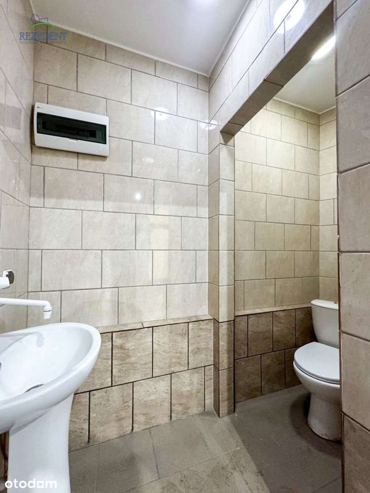 Lokal usługowy na sprzedaż-12