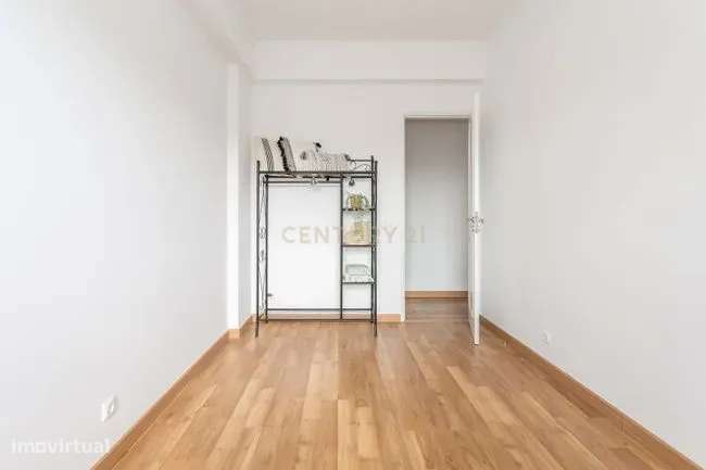 APARTAMENTO | 2 Quartos | 1 Casa de Banho | Renovado | Arrecadação | �-15