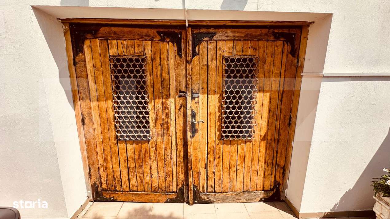 Casa individuala cu arhitectura clasica, renovata exterior, ultracentr - Imagine principală: 1/14