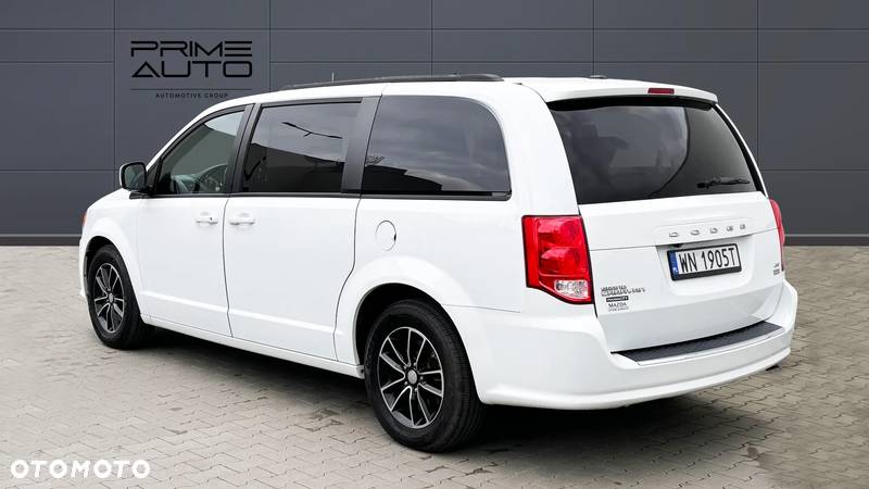 Dodge Grand Caravan - 3