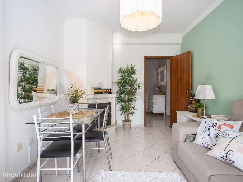 Apartamento T2 - Setúbal (Vale do Cobro) Remodelado com Varanda-0