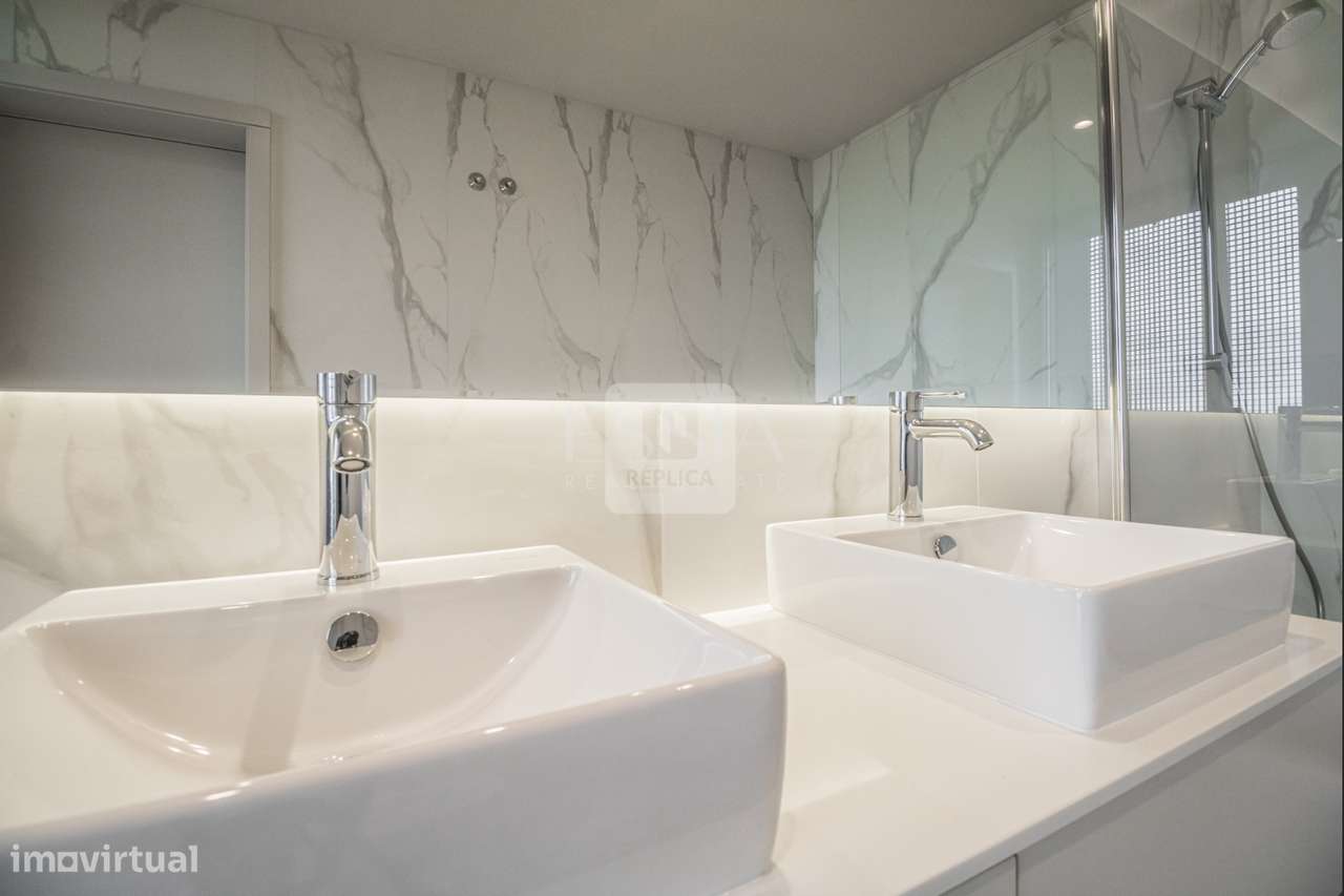 T3 com varanda e lugares de garagem nos Jardins D`Arrábida, VNGaia-15