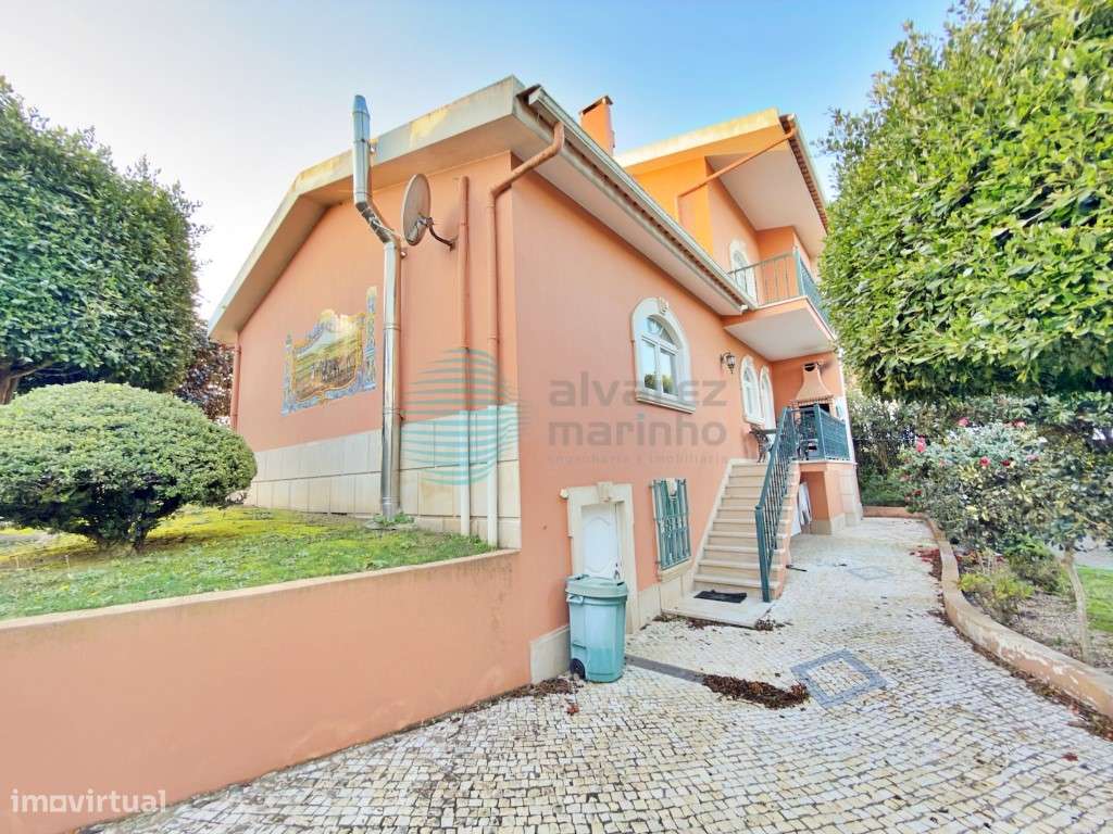 Moradia V5 com terreno com 2075m2, vista de mar-5