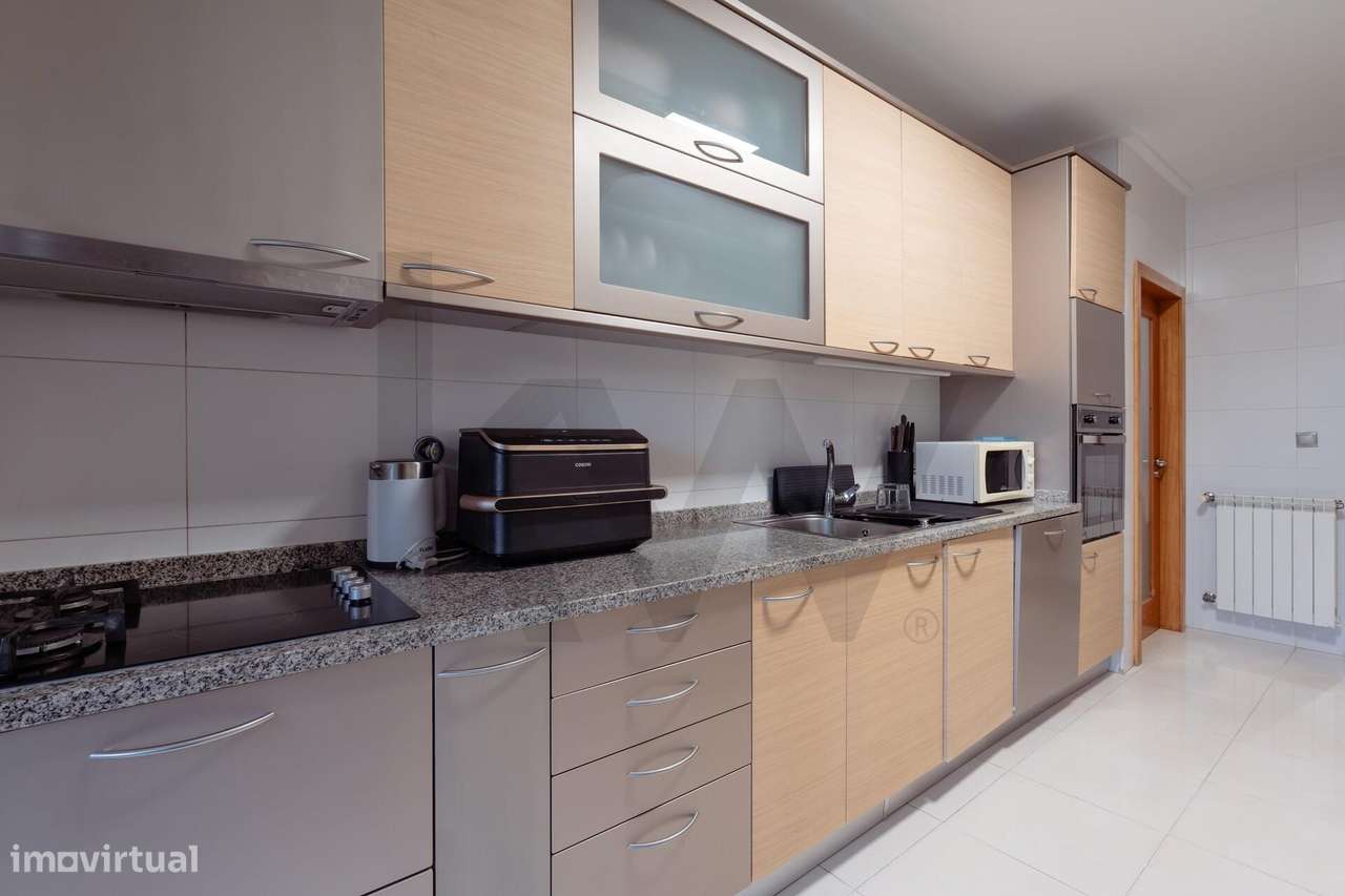 Apartamento T4 Exclusivo | 4 Varandas + Garagem | Zona do Cavaco - Grande imagem: 5/21