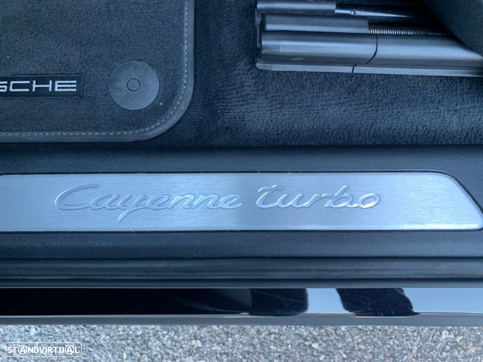 Porsche Cayenne Turbo - 30
