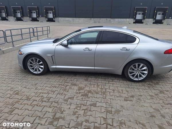 Jaguar XF 2.0 T Portfolio - 9