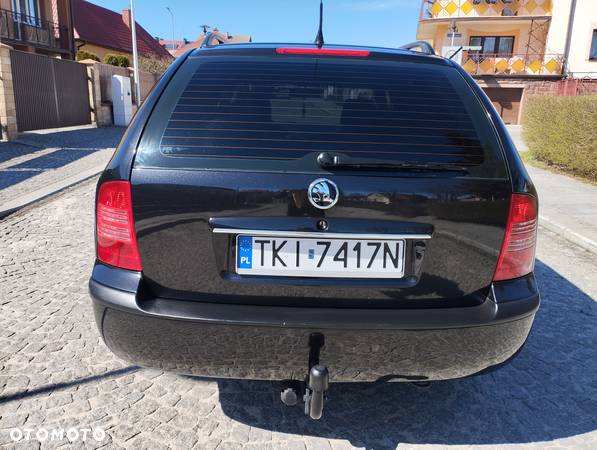 Skoda Octavia 1.8T Elegance - 8