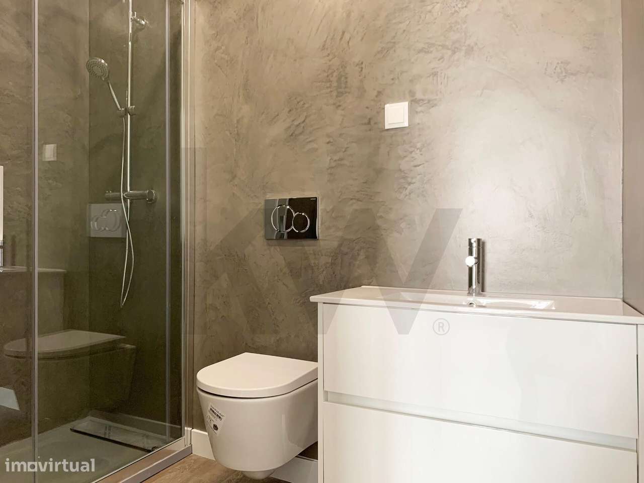 Apartamento T2 com 2 casa de banho Totalmente Remodelado em Queijas-14