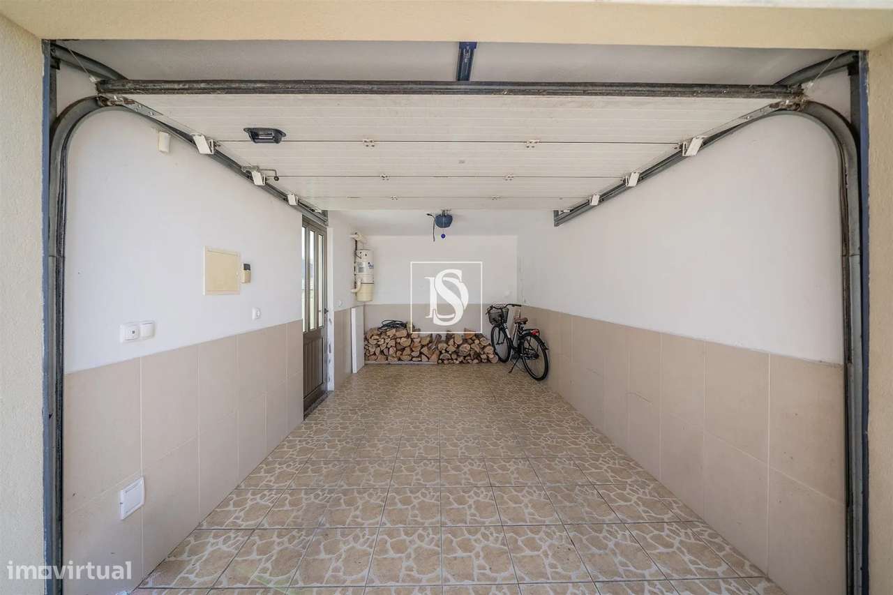 Moradia T3, Independente, em Aguçadoura, junto à Praia.-29