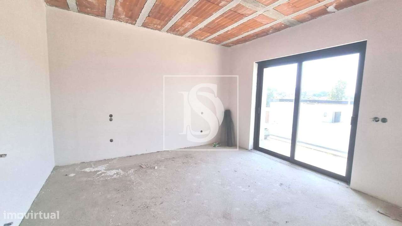 Moradia T3 independente, em construção, na Póvoa de Lanhoso-21