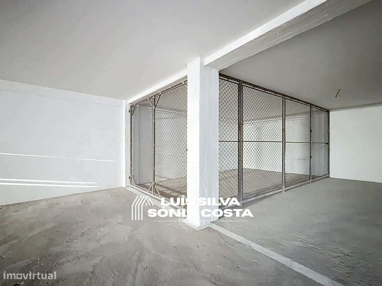 Garagem fechada c/ 166m2 & Estacionamento para 9 Carros no centro...-9