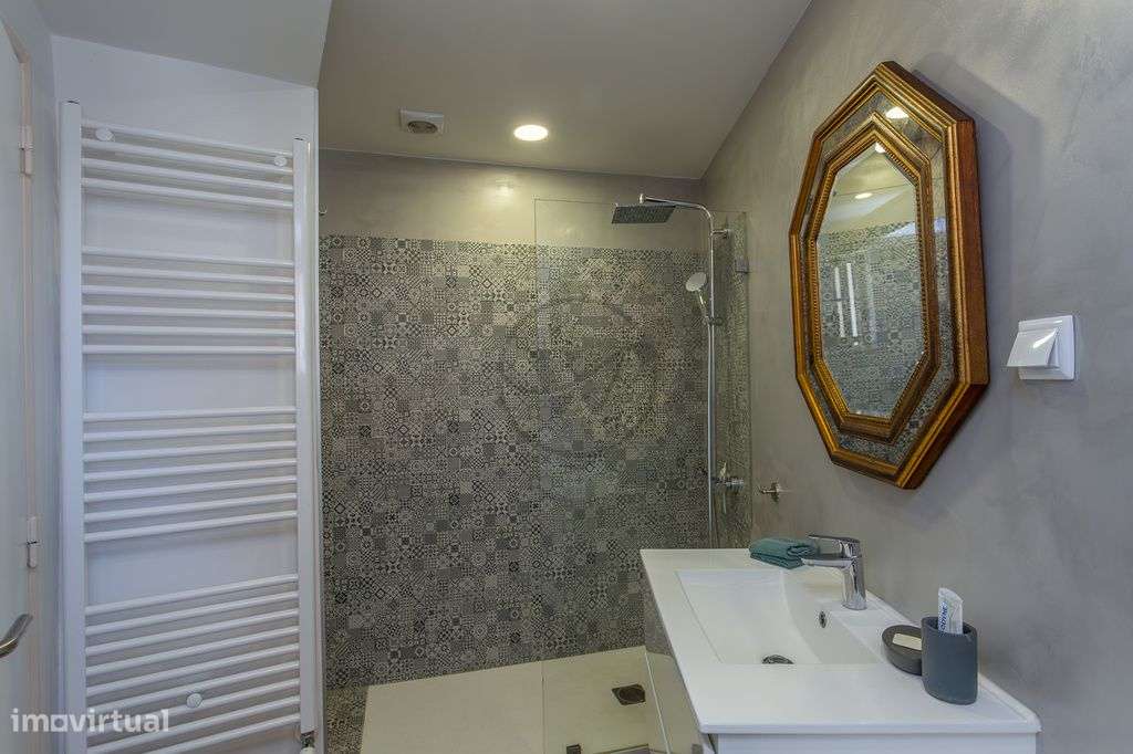 Moradia T5 com jardim e piscina no coração histórico de Azeitão-26