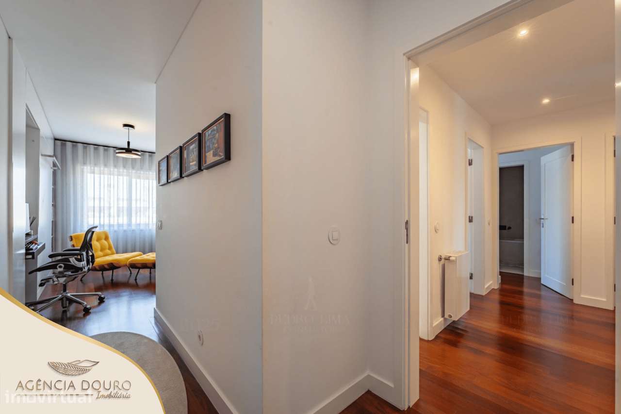 Apartamento T4 na 1ª linha do mar em Matosinhos-12