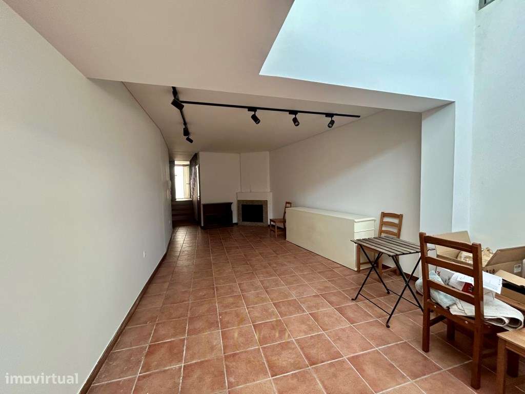 Moradia T4 com Garagem e Espaço ao Ar Livre no Coração da Cidade-7