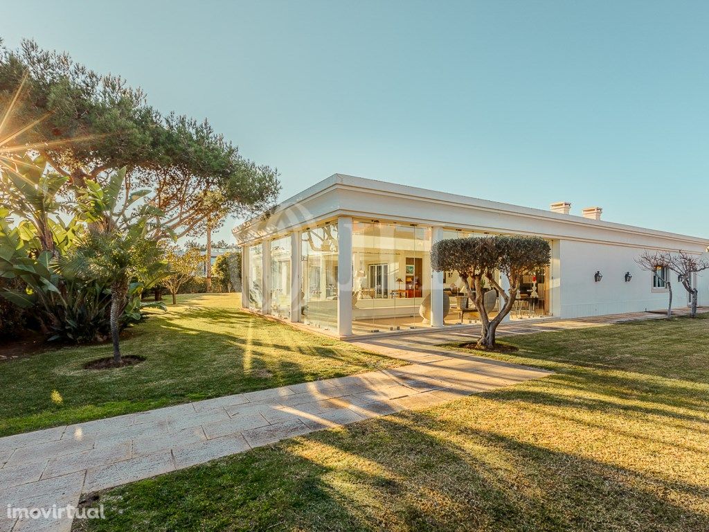 Moradia T6+1 com piscina na Quinta da Marinha em Cascais