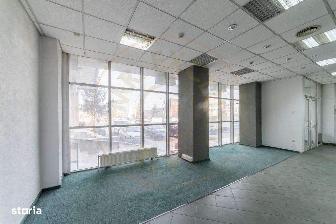 Spatiu situat pe cea mai circulata strada din oras - Bd. N. Balcescu - Imagine principală: 4/12