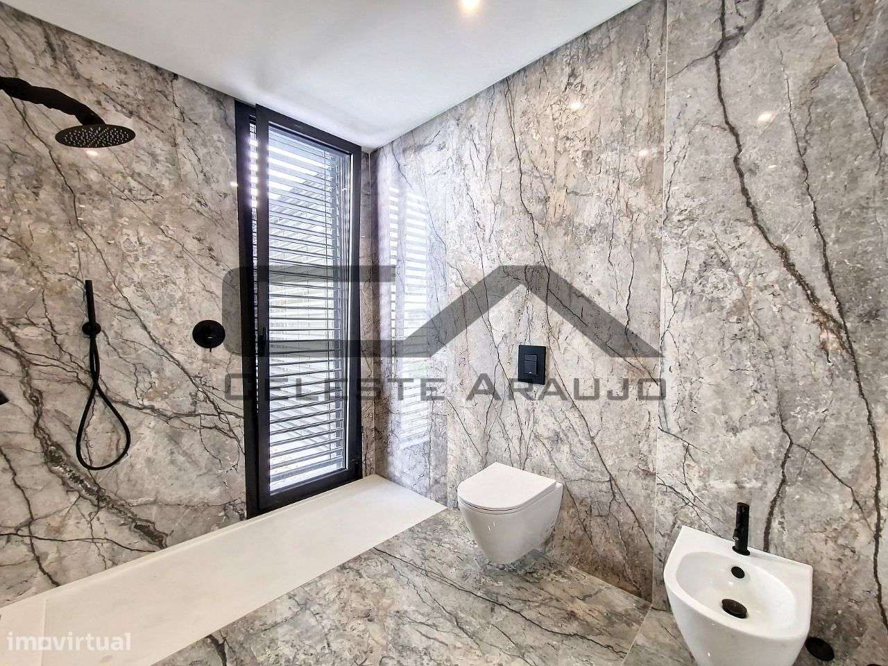 Moradia T4+1 Térrea, com piscina, Rio Meão-37