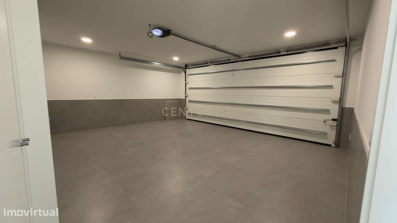 Moradia Contemporânea de Luxo em Azurara | Elegância, Privacidade e Di-38