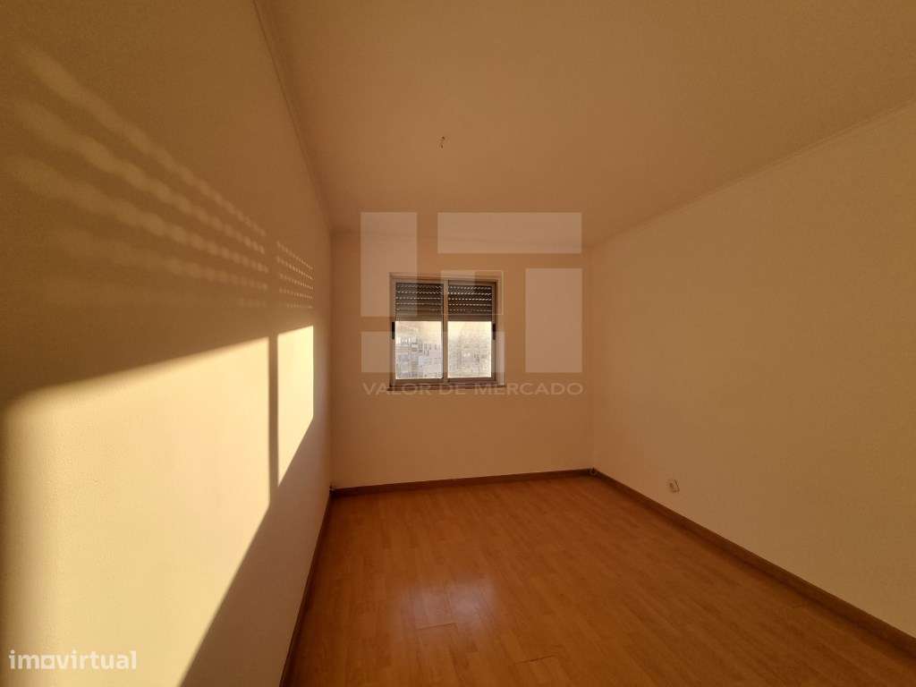 APARTAMENTO T2 - MINA DE ÁGUA - Grande imagem: 4/24