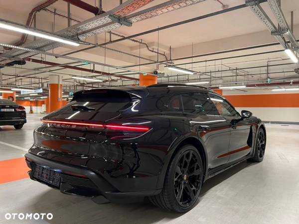 Porsche Taycan Turbo S - 12