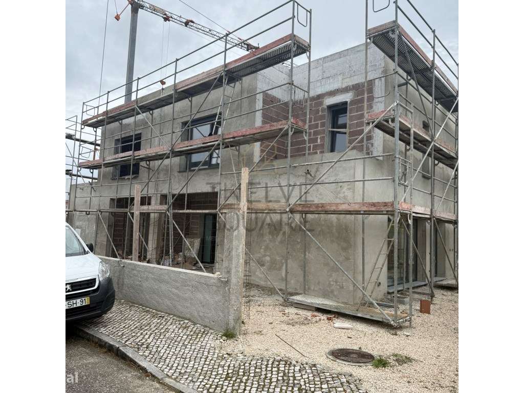 Moradia T3 e T3+1 Nova, em Porto de Mós, Leiria-5