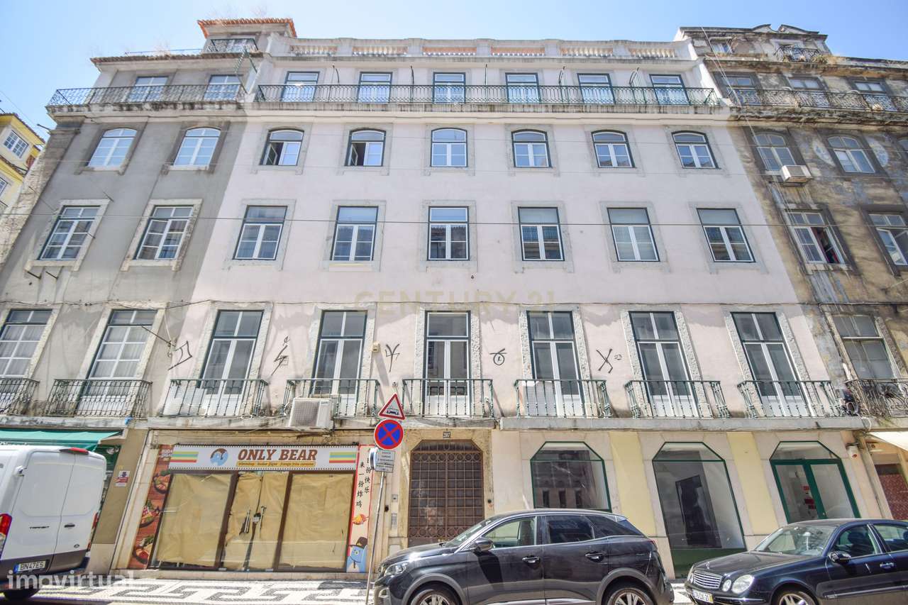 Apartamento T2 renovado na Rua dos Fanqueiros-26