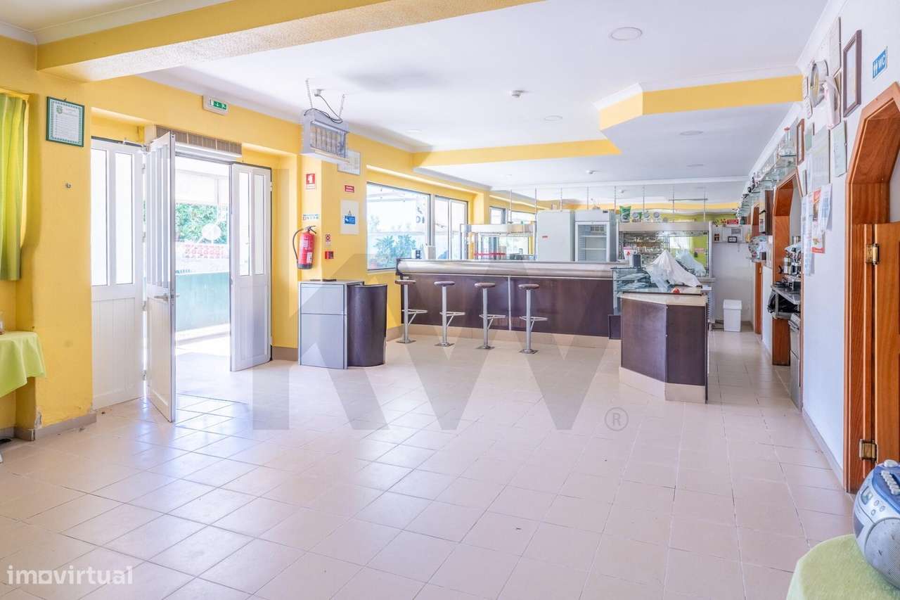 Quinta com 14.920m2 com Moradia T6 e Café em Tomar-28