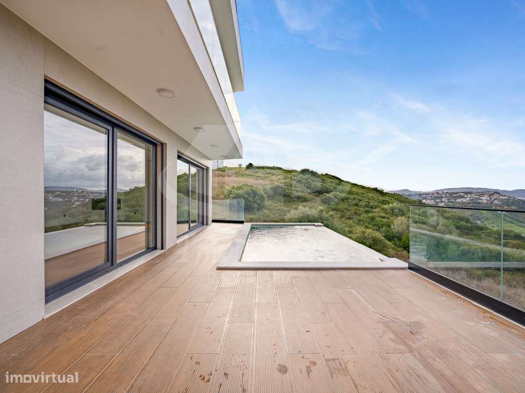 Moradia T4 com piscina e vista panorâmica em São João da Talha-40