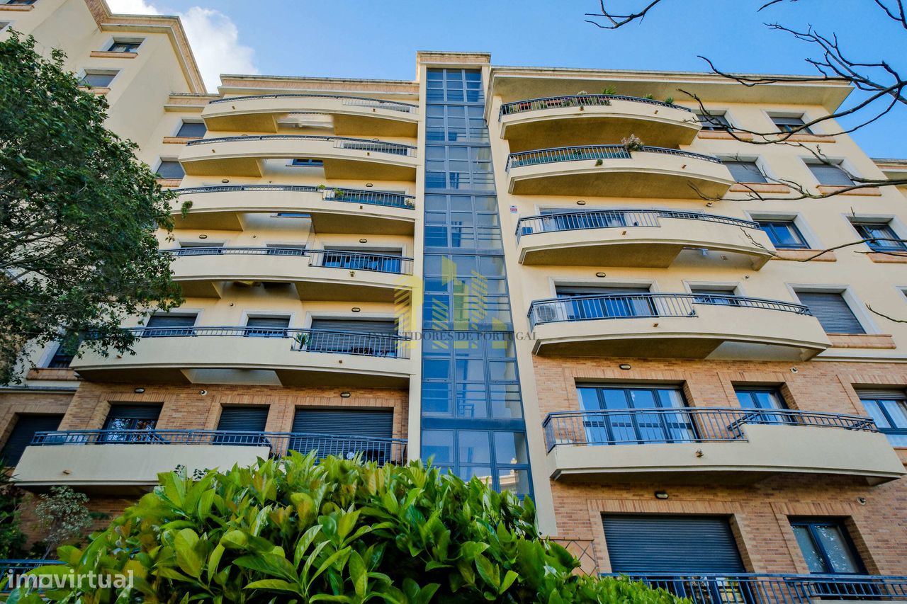 Apartamento T3 - Urbanização do Almirante - Loures