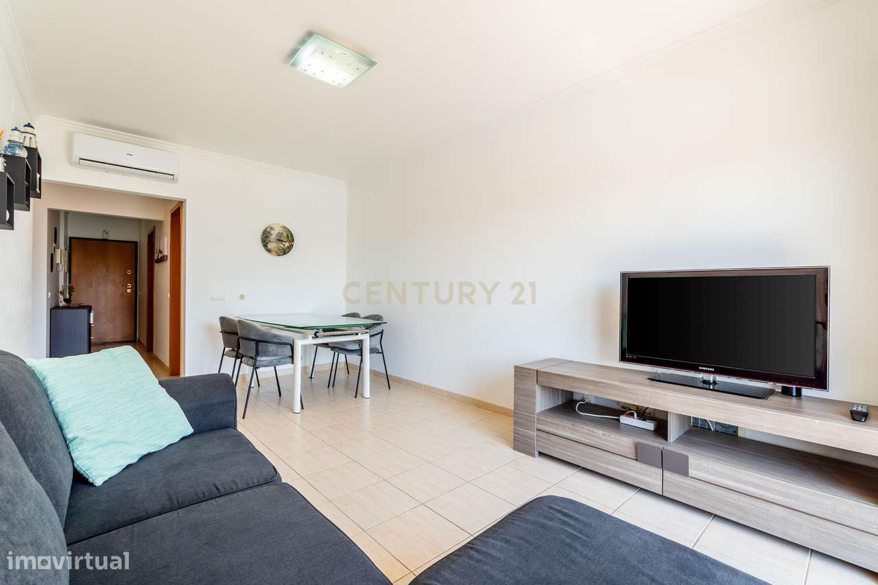 Apartamento T2 com Piscina e Garagem – a 5 minutos da Praia da Galé-6