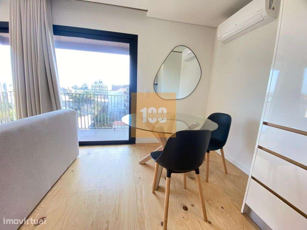 T0+1 com varanda na Baixa do Porto - Grande imagem: 3/15