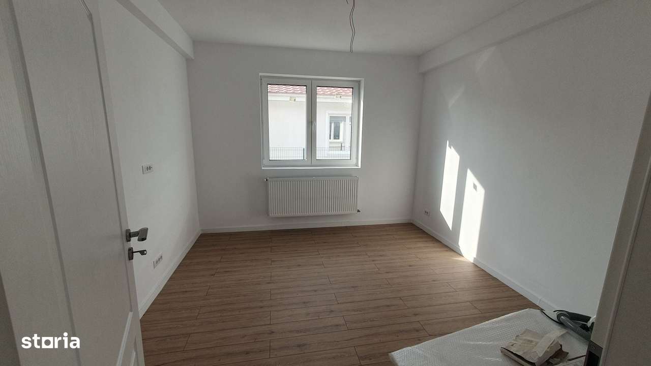 Casa dintre lacuri, Crevedia, cartier nou.-8