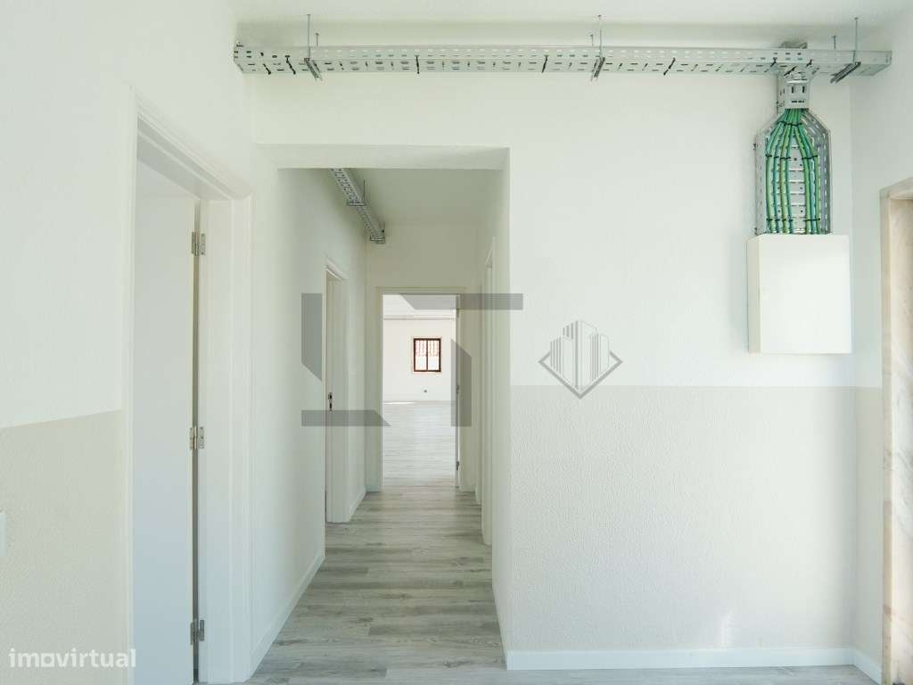 Prédio com Licença de Serviços para Arrendamento em Alfragide, Lisboa-9