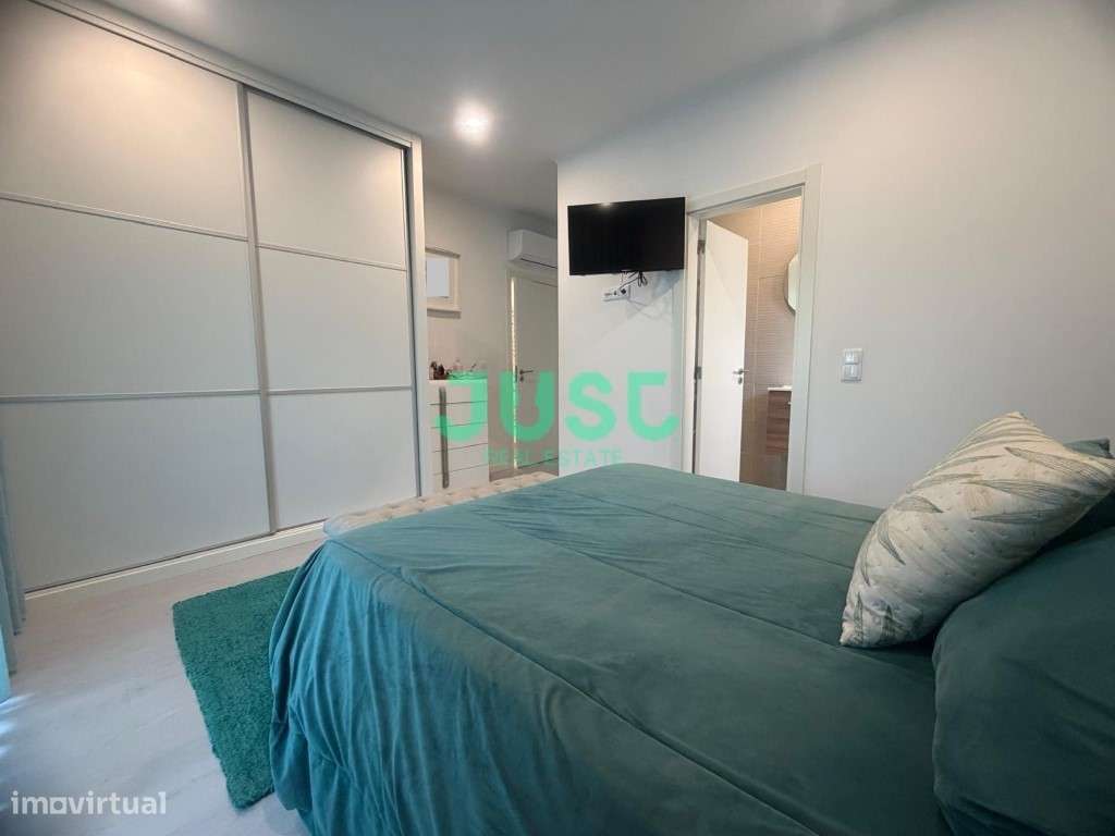 Moradia isolada, T3, seminova com garagem e piscina na Quinta do Conde-34