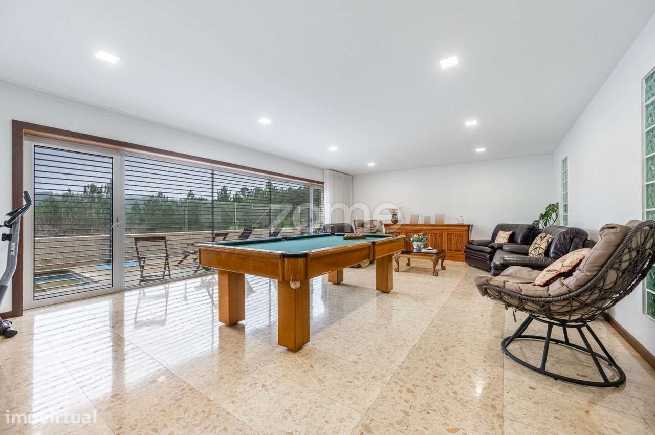 Moradia T3 c/Suítes e Piscina na Quinta das Luzes-34