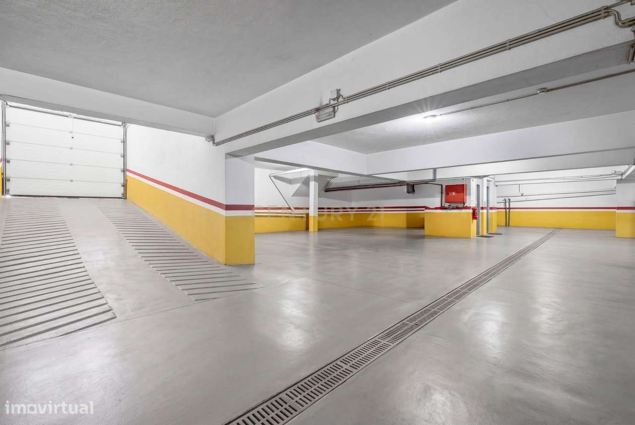Apartamento T2 em Montijo com Parqueamento e Varandas-21