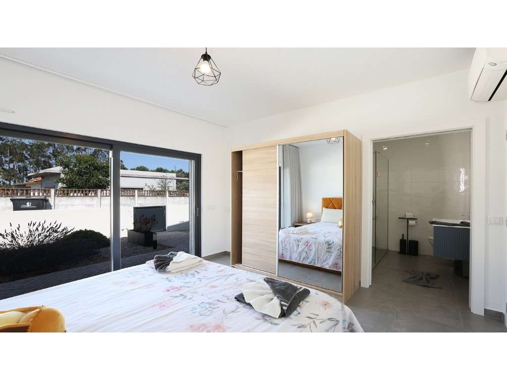 Moradia T4 Contemporânea com Piscina, Jardim e Excelente Localizaçã...-24