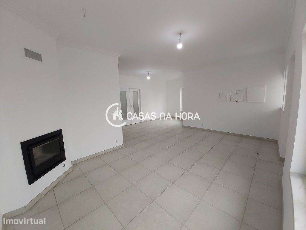 EXCELENTE MORADIA V3 + 1  3 Pisos  REMODELADA  Próximo ao Centro da...-9