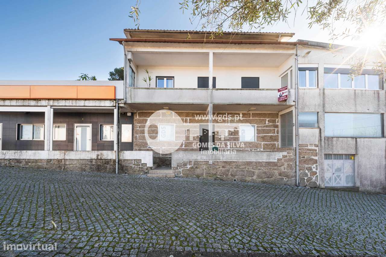 Moradia T3+1 com Espaços Comerciais – Ideal para Viver e Investir - Grande imagem: 4/57