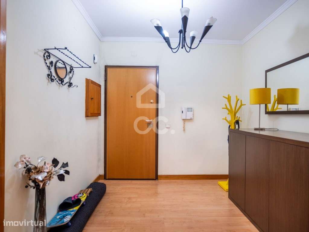 Apartamento T2 com Lugar de garagem para 2 viaturas - Grande imagem: 2/19