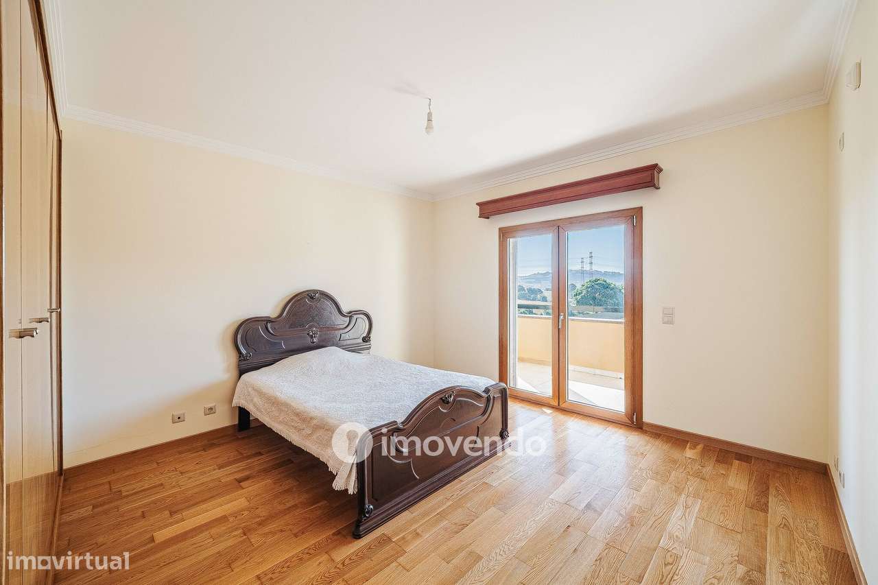 Moradia T4, com condomínio com piscina, em Almargem do Bispo-45