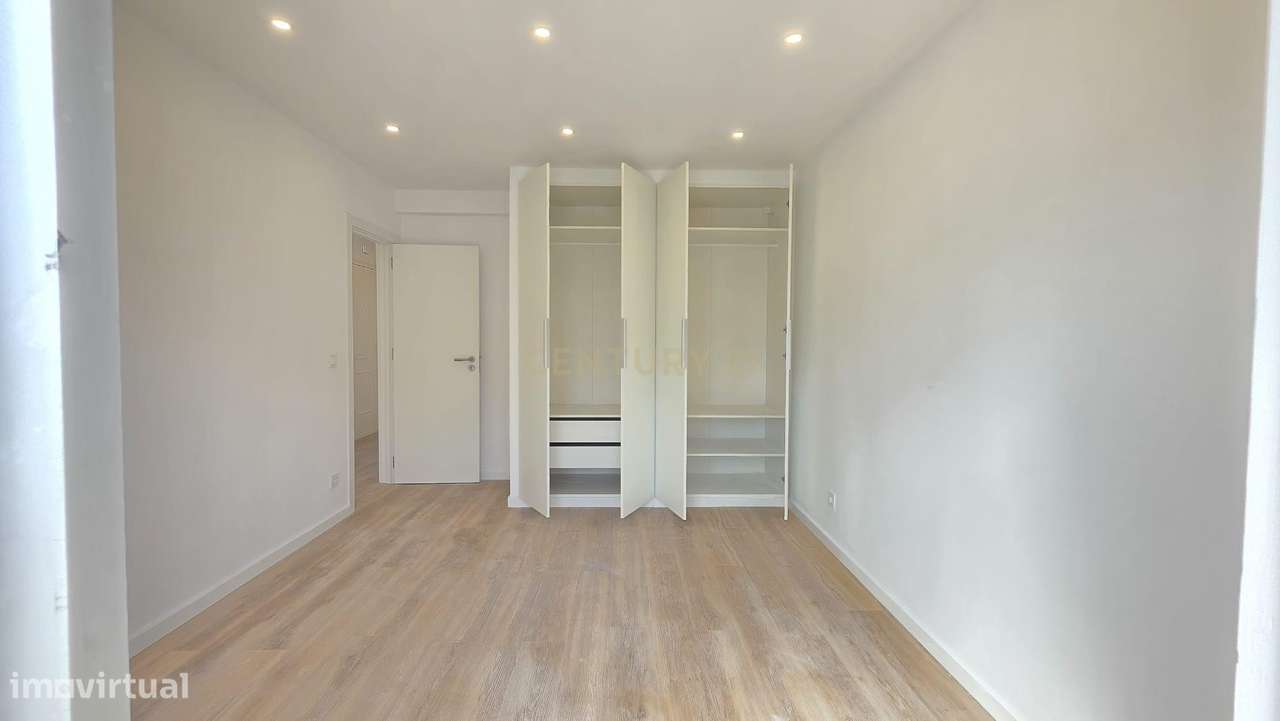 Apartamento T3 Renovado com vista Cidade e Mar em Queluz-5