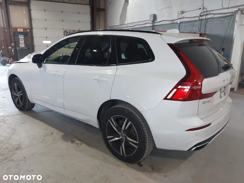 Volvo XC 60 T5 AWD R-Design - 4