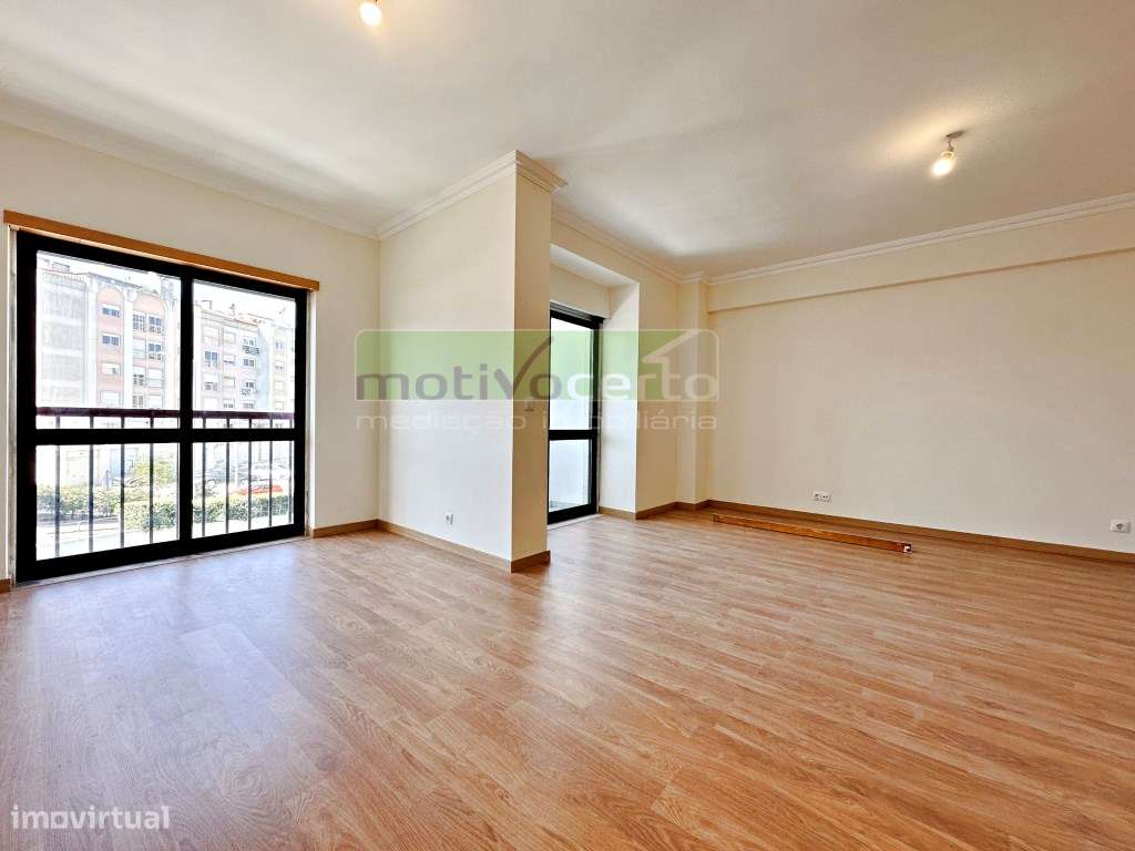 T3 com 3 Varandas e Arrecadação na Serra das Minas, Rio de Mouro. P... - Grande imagem: 5/24