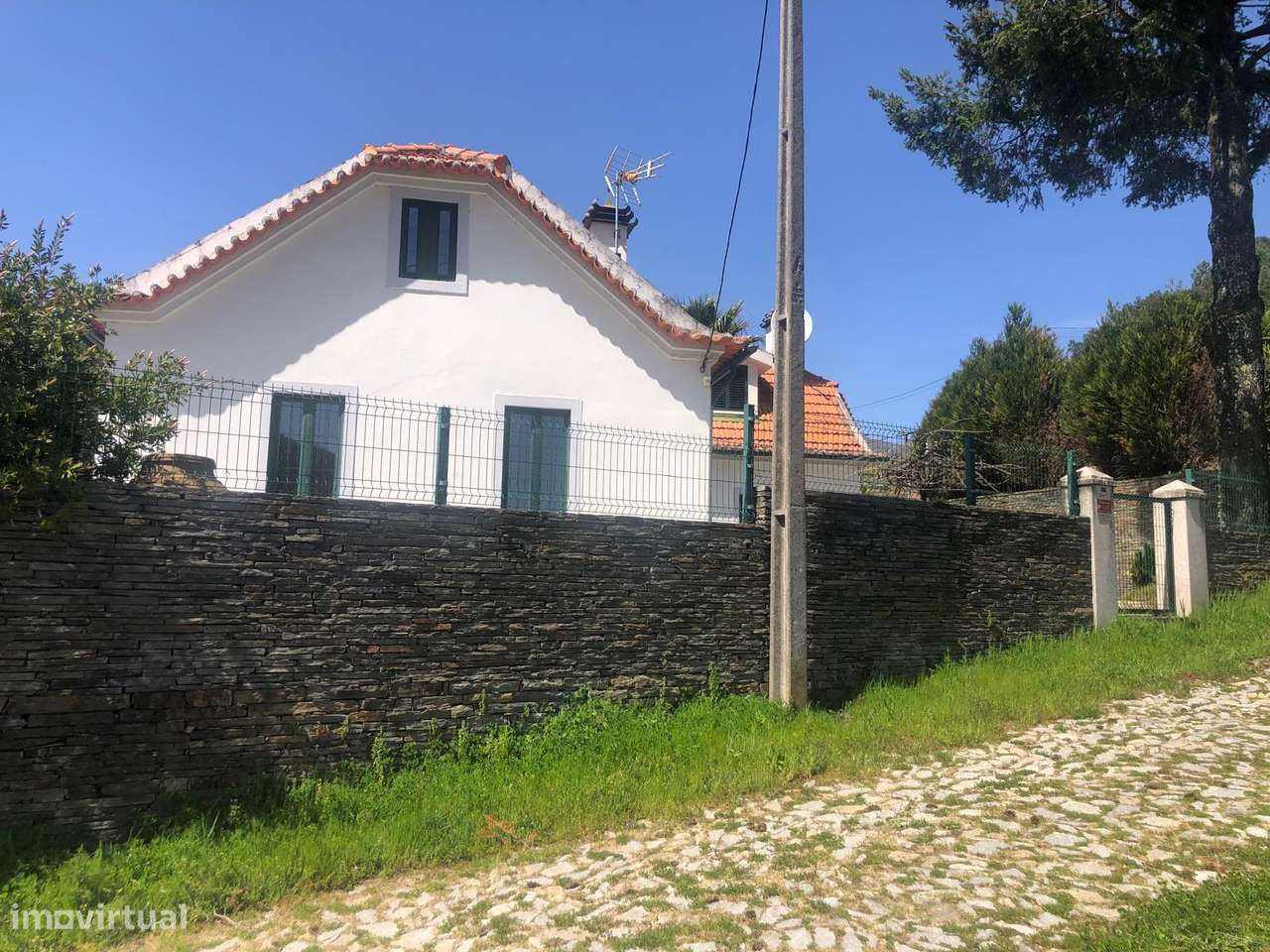 Quinta espetacular na região do vinho verde em plena produção-2