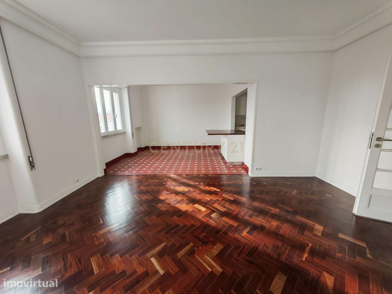 T1 renovado de 83m2, com vista de cidade e estacionamento inserido em - Grande imagem: 2/29