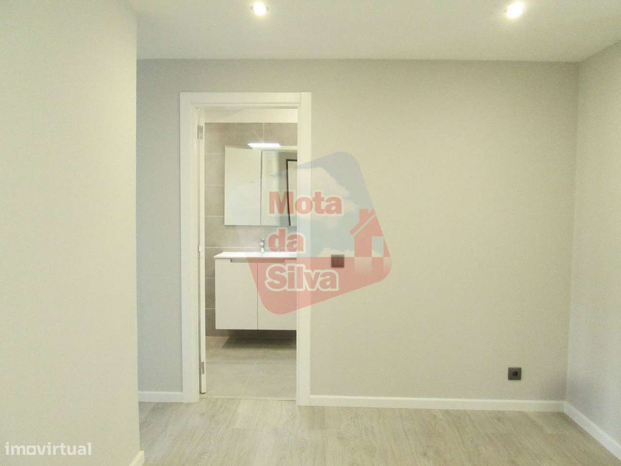 Excelente Apartamento T2 no Feijó Almada-9